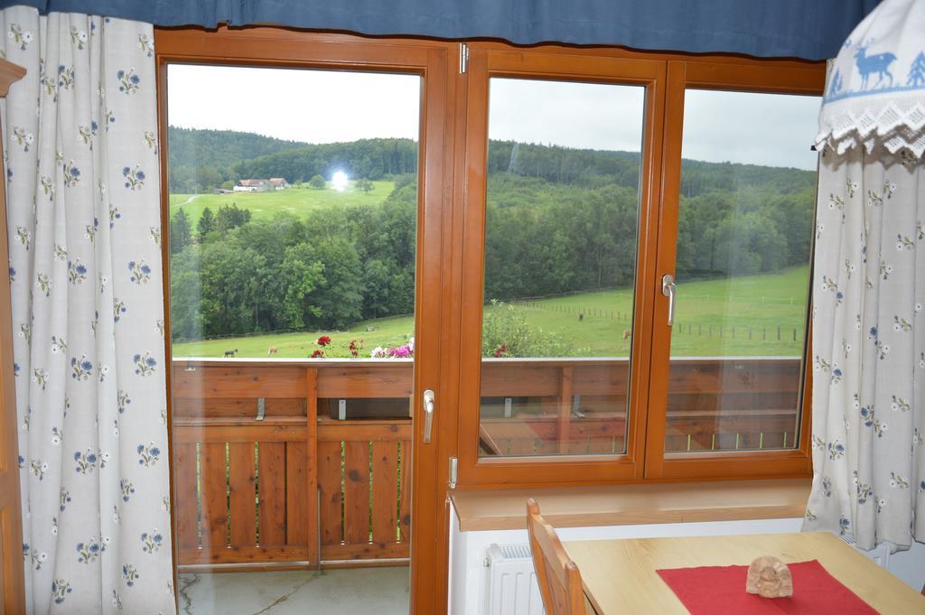 Ferienwohnung Biobauernhof Wolf-Hof Pressbaum Zimmer foto