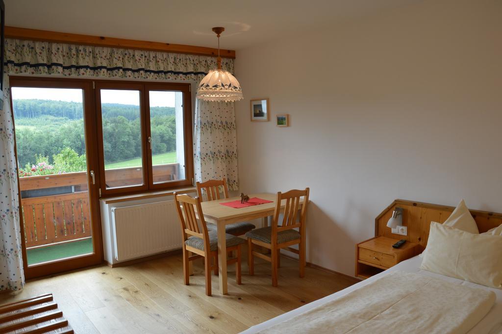 Ferienwohnung Biobauernhof Wolf-Hof Pressbaum Zimmer foto